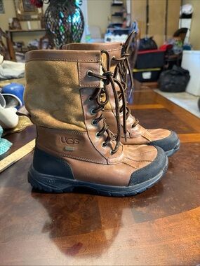 UGG Brown and Tan Lace-Up Leather Winter Boots